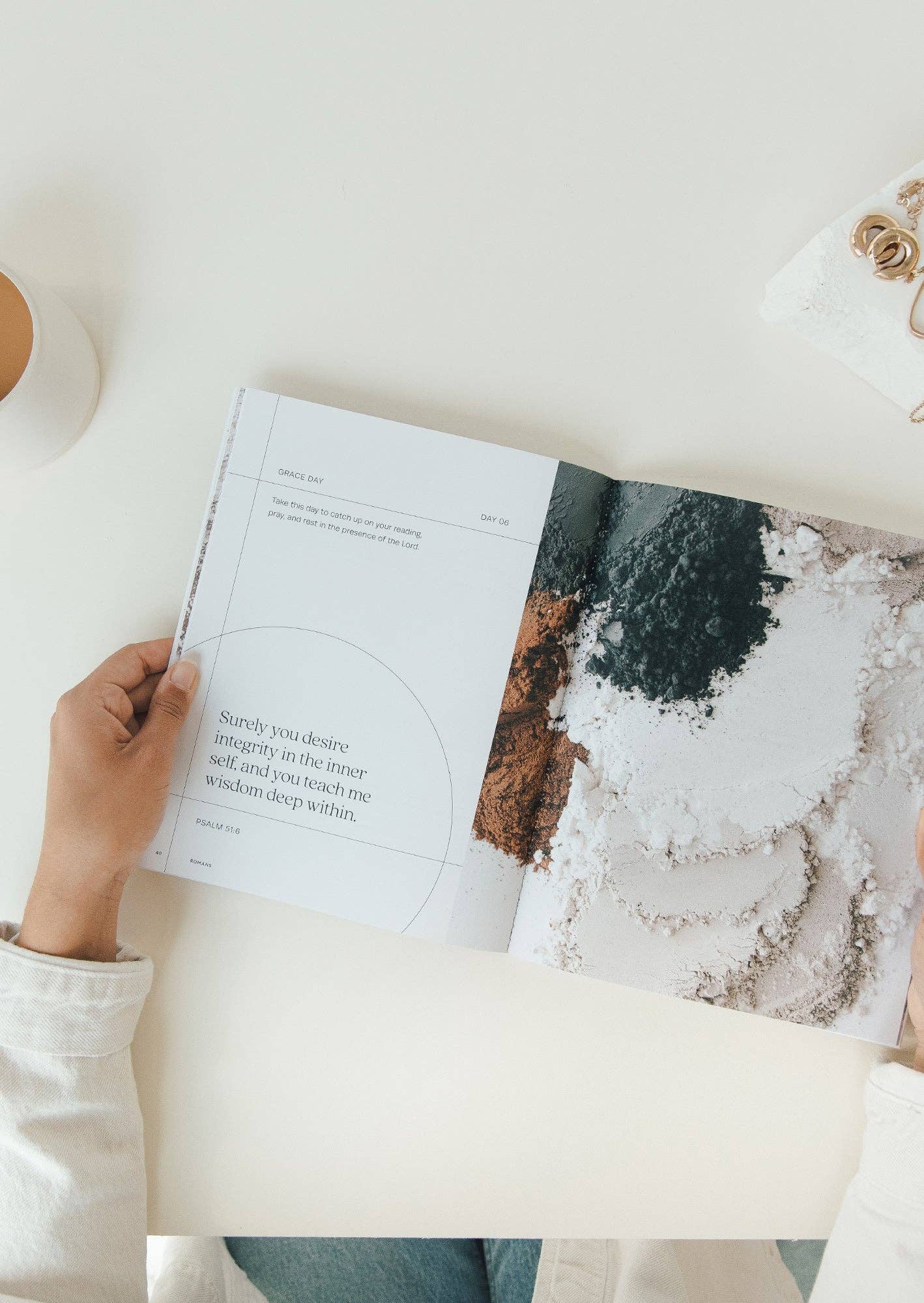 Romans Women's Reading Guide